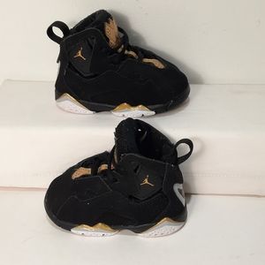 Nike Jordan 343797-070 True flight black and metallic gold toddler size 4C EUC